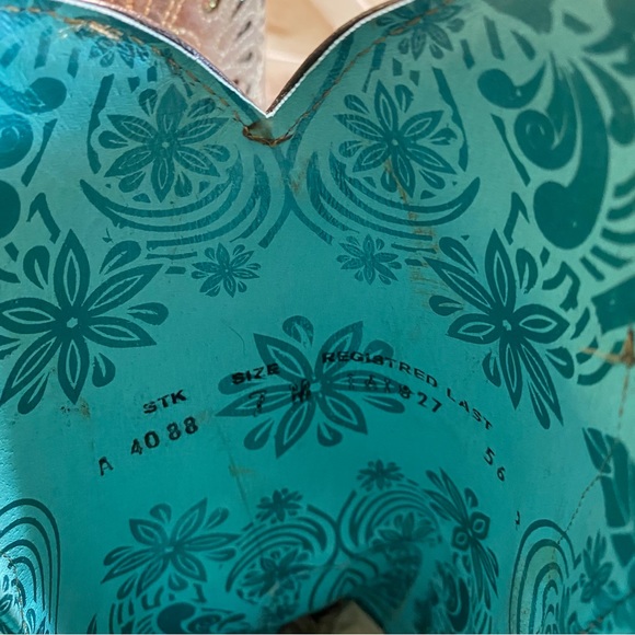 Taupe inlay Corral Boots - Picture 6 of 12